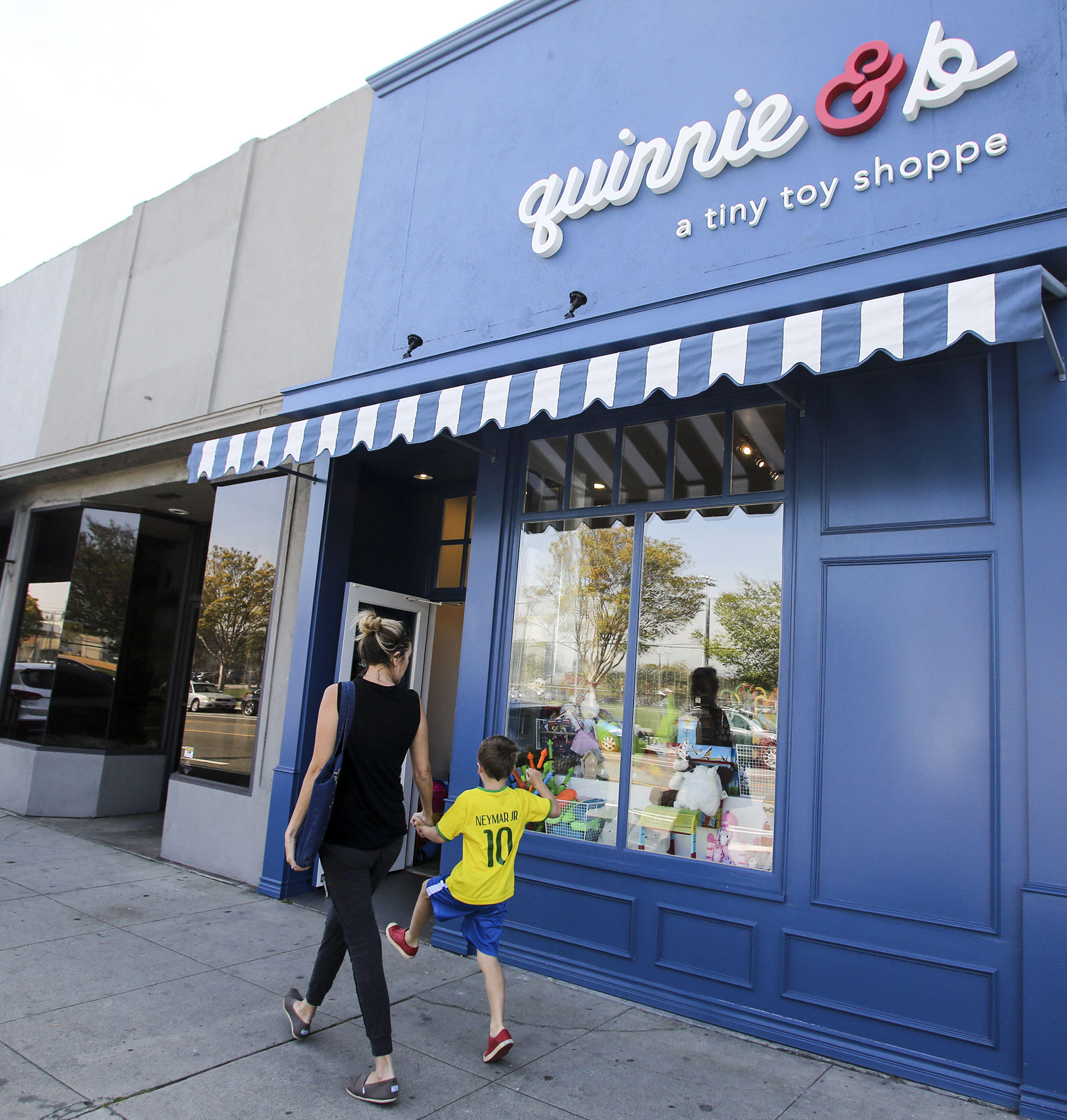 Quinnie & B Exterior